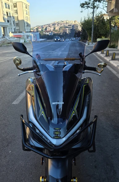 MOTOCAM Honda PCX Siperlik Ön Cam 2025 Model 66cm Füme Renkli 4mm ürün görseli