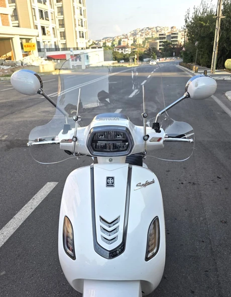 MOTOCAM Arora Safari 50-125 Siperlik Ön Cam 2021-2025 Model 37cm Şeffaf Renkli 4mm APARATSIZDIR ürün görseli