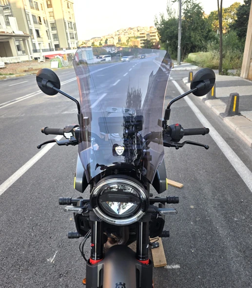 MOTOCAM Husqvarna Svartpilen 250-401 Ön Cam 2020-2025 Model 47cm Füme Renkli 4mm ürün görseli