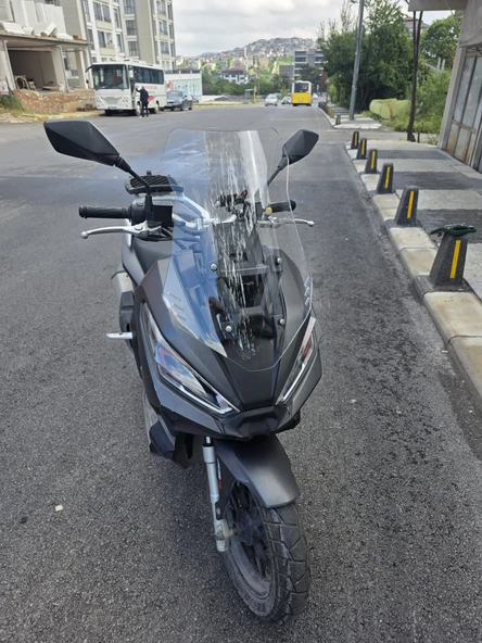 MOTOCAM Kanuni Seha Siperlik Ön Cam 2022-2025 Model 55cm Şeffaf Renkli 4mm KISA SPOR CAM - Resim 2