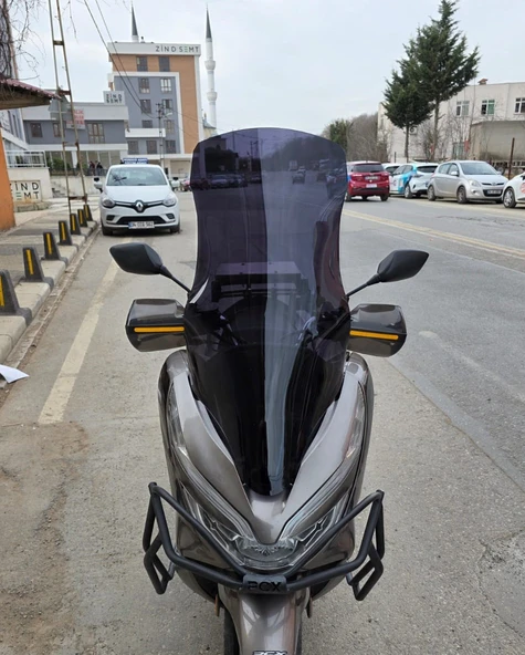 MOTOCAM Honda PCX Siperlik Ön Cam 2018-2020 Model 83cm Siyah Renkli 4mm UZUN CAM ürün görseli
