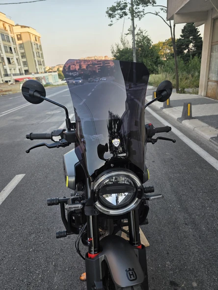 MOTOCAM KTM Husqvarna Svartpilen 250-401 Ön Cam 2020-2025 Model 47cm Siyah Renkli 4mm - 2