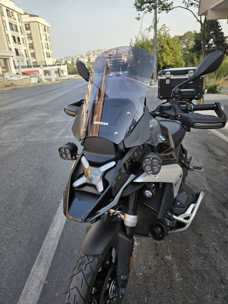 MOTOCAM BMW R 1300 GS Siperlik Ön Cam 2023-2025 Model 48cm Füme Renkli 4mm - Resim 3