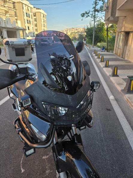 MOTOCAM Honda Varadero Mk.2 Mk.3 Siperlik Ön Cam 2004-2011 Model 48cm Siyah Renkli 4mm - Resim 2