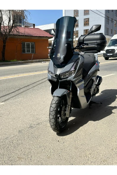 MOTOCAM Arora Beatrix 150 Siperlik Ön Cam 2023-2025 Model 75cm Siyah Renkli 4mm UZUN CAM - Resim 3