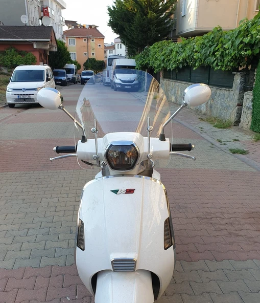 MOTOCAM RKS Bitter Siperlik Ön Cam 2022-2025 Model 43cm Şeffaf Renkli 4mm APARATSIZDIR ürün görseli