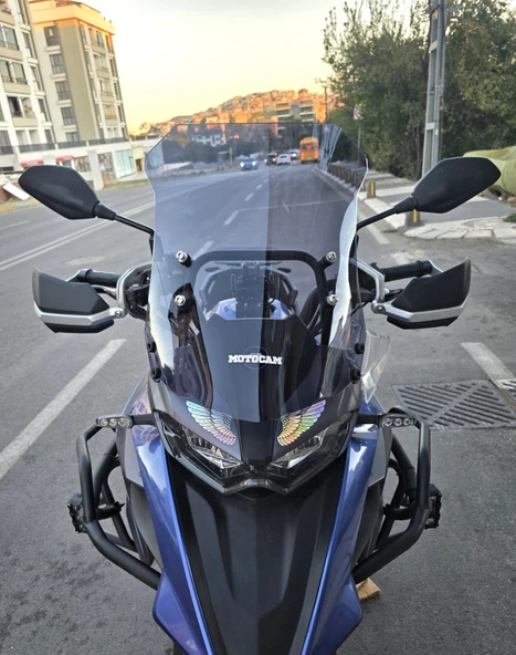 MOTOCAM Qj SRT 550 Siperlik Ön Cam 2022-2025 Model 54cm Füme Renkli 4mm - 1