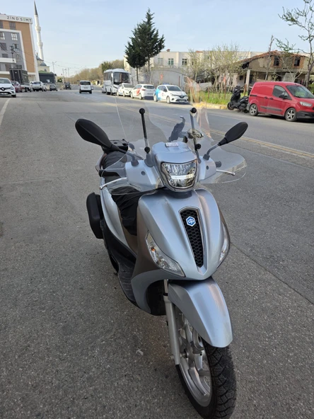 MOTOCAM Piaggio Medley S 150 Ön Cam 2021-2025 Model 56cm Şeffaf Renkli Elcikli APARATSIZDIR - 2