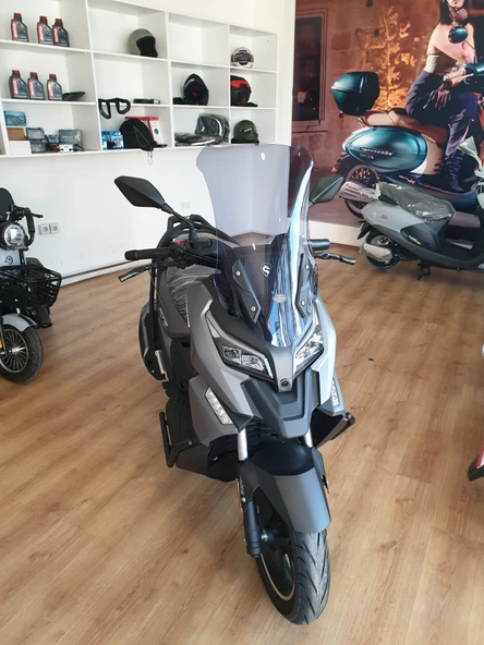 MOTOCAM Motolüx RT2 Ragner Siperlik Ön Cam 2023-2025 Model 56cm Siyah Renkli 4mm UZUN CAM - Resim 2