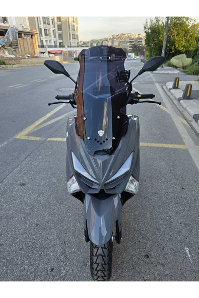 MOTOCAM Revolt RSX4 Siperlik Ön Cam 2022-2025 Model 65cm Siyah Renkli 4mm ORTA BOYLU ürün görseli