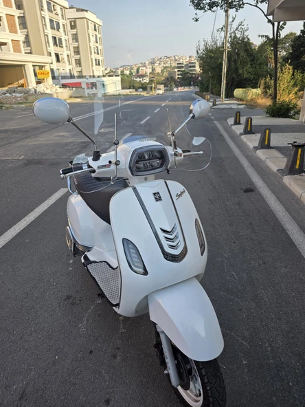 MOTOCAM Arora Safari 50-125 Siperlik Ön Cam 2021-2025 Model 37cm Şeffaf Renkli 4mm APARATSIZDIR - Resim 2