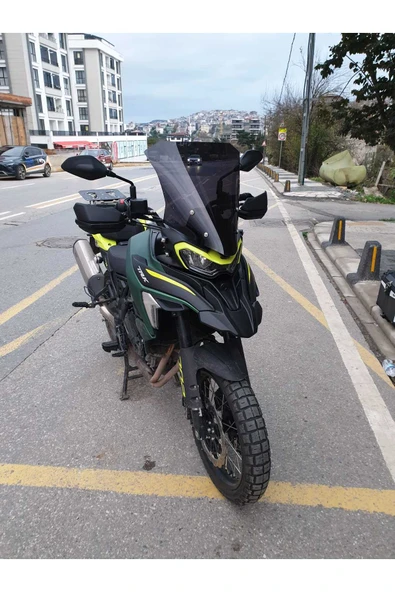 MOTOCAM Benelli TRK 702 X Siperlik Ön Cam 2025 Model 51cm Siyah Renkli 4mm 1. TASARIM - Resim 3