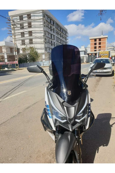 MOTOCAM Arora Chinf 318 Siperlik Ön Cam 2023-2025 Model 75cm Siyah Renkli 4mm UZUN CAM - Resim 3