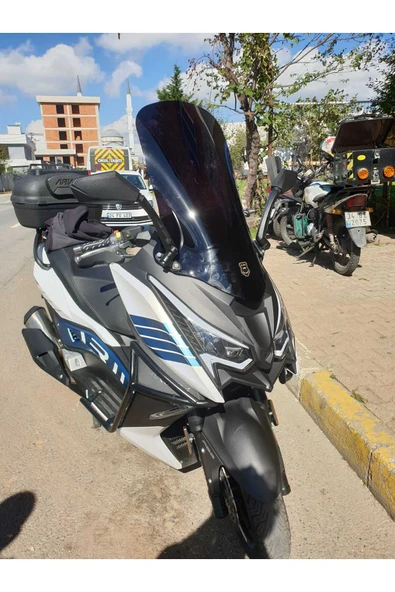 MOTOCAM Arora Chinf 318 Siperlik Ön Cam 2023-2025 Model 75cm Siyah Renkli 4mm UZUN CAM - Resim 2