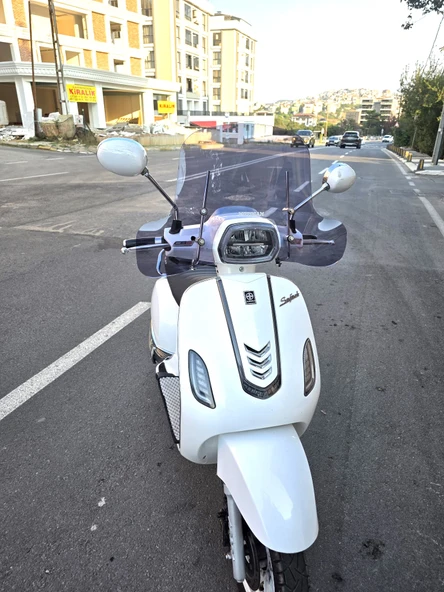 MOTOCAM Arora Safari 50-125 Siperlik Ön Cam 2021-2025 Model 37cm Füme Renkli 4mm APARATSIZDIR - Resim 2