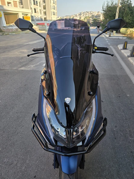 MOTOCAM Arora Safari PRO Siperlik Ön Cam 2023-2025 Model 70cm Siyah Renkli 4mm ORİJİNAL BOYLU ürün görseli