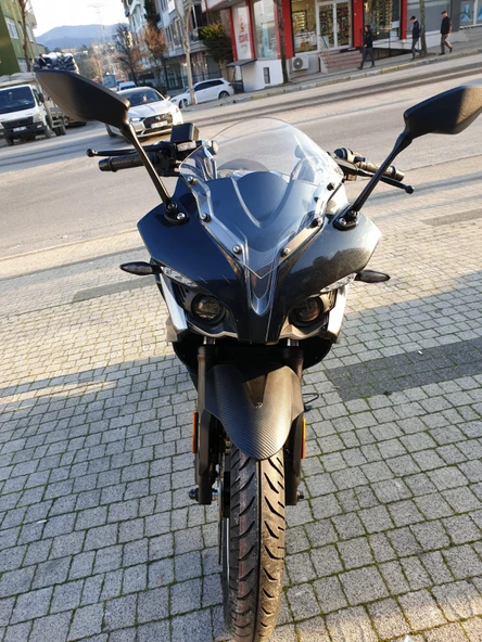 MOTOCAM Bajaj Pulsar RS 200 Siperlik Ön Cam 2015-2025 Model 33cm Şeffaf Renkli 4mm KISA SPOR CAM ürün görseli