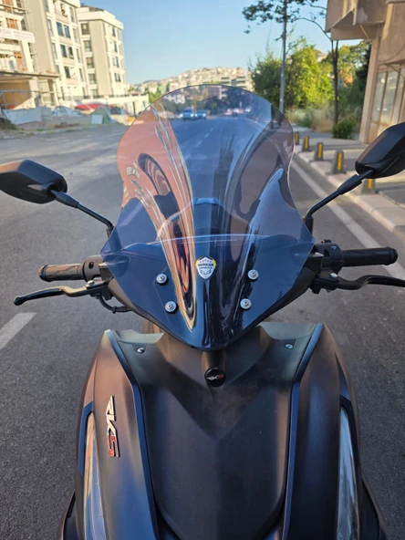 MOTOCAM Motolüx IST 34  Siperlik Ön Cam 2025 Model 43cm Füme Renkli 4mm KISA SPORTİF - 1