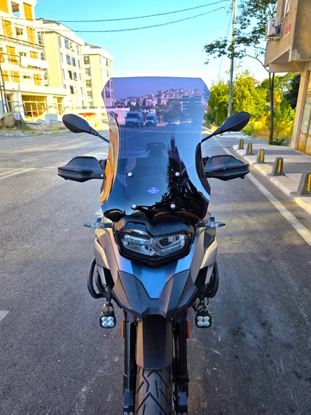 MOTOCAM Bmw F750 GS Siperlik Ön Cam 2018-2023 Model 57cm Siyah Renkli 4mm UZUN CAM ürün görseli