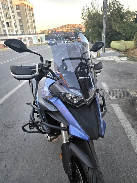 MOTOCAM Qj SRT 550 Siperlik Ön Cam 2022-2025 Model 54cm Füme Renkli 4mm - 3