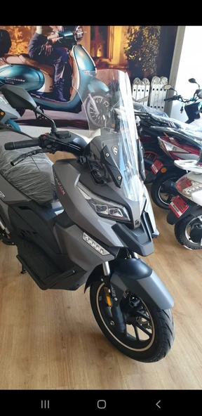 MOTOCAM Motolüx RT2 Ragner Siperlik Ön Cam 2023-2025 Model 56cm Şeffaf Renkli 4mm UZUN CAM - Resim 3