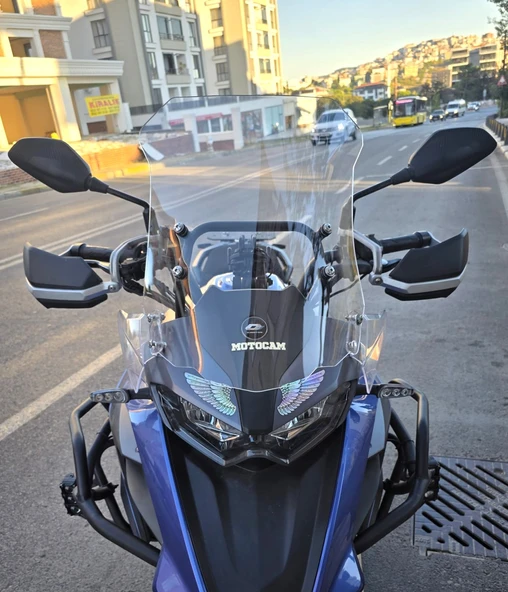 MOTOCAM Qj SRT 550 Siperlik Ön Cam 2022-2025 Model 54cm Şeffaf Renkli 4mm ürün görseli