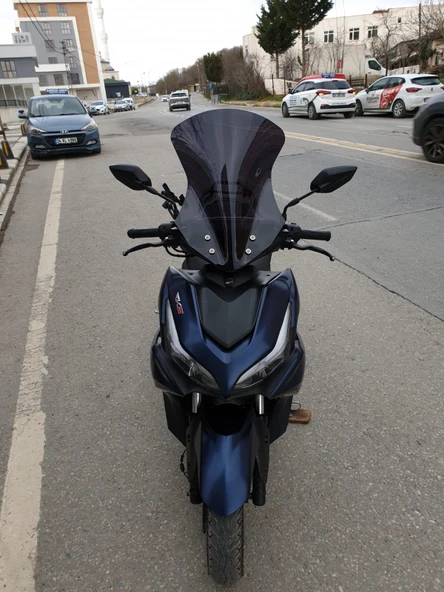 MOTOCAM RKS Arome 125 Siperlik Ön Cam 2023-2025 Model 54cm Siyah Renkli Sportif Model ürün görseli