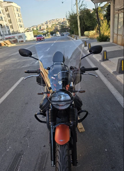MOTOCAM Moto Guzzi V7 Stone Siperlik Ön Cam 2021-2023 Model 53cm Şeffaf Renkli 4mm APARATSIZDIR - 1