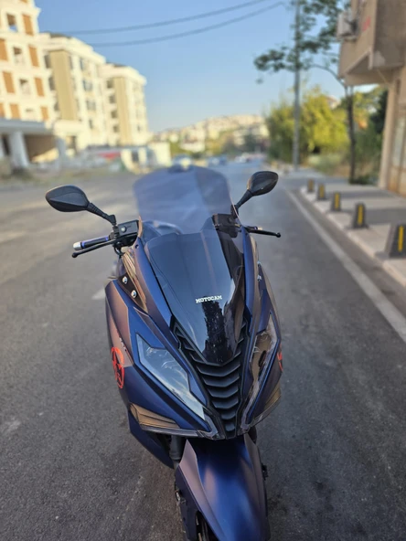 MOTOCAM Arora GT 125 250 Siperlik Ön Cam 2023-2025 Model 65cm Füme Renkli 4mm ORİJİNAL BOYLU - Resim 2