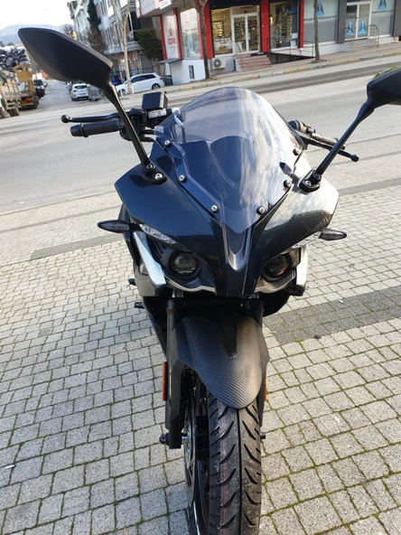 MOTOCAM Bajaj Pulsar RS 200 Siperlik Ön Cam 2015-2025 Model 33cm Füme Renkli 4mm KISA SPOR CAM ürün görseli