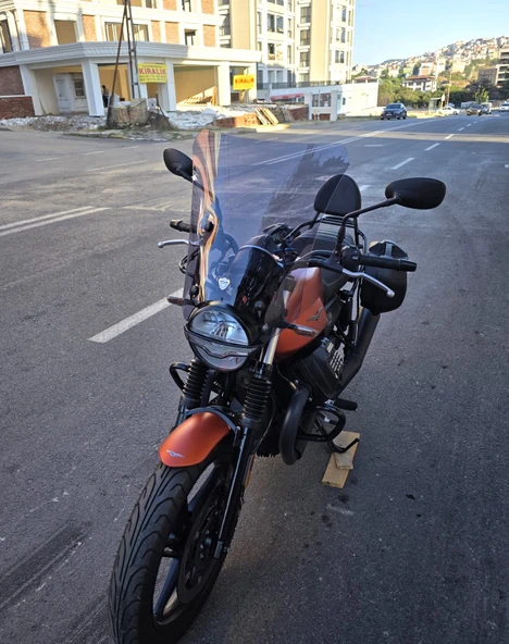 MOTOCAM Moto Guzzi V7 Stone Siperlik Ön Cam 2021-2023 Model 53cm Füme Renkli 4mm APARATSIZDIR - Resim 3