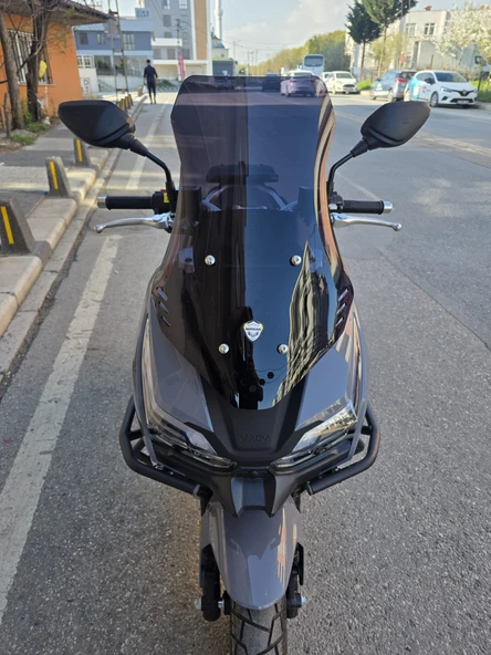 MOTOCAM RKS Freccia 150 Siperlik Ön Cam 2022-2025 Model 55cm Siyah Renkli 4mm KISA SPOR CAM ürün görseli