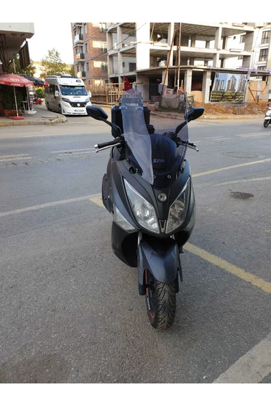 MOTOCAM SYM Joymax 250 İ Siperlik Ön Cam 2013-2016 Model 65cm Füme Renkli 4mm ORTA BOYLU CAM ürün görseli