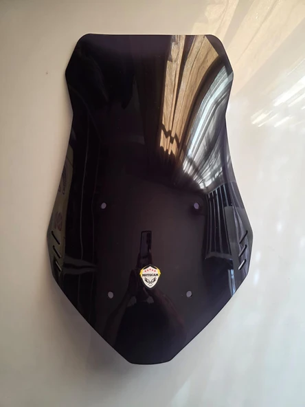 MOTOCAM Kanuni Seha Siperlik Ön Cam 2022-2025 Model 55cm Siyah Renkli 4mm KISA SPOR CAM - 1