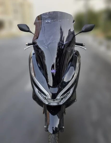 MOTOCAM Honda PCX Siperlik Ön Cam 2018-2020 Model 65cm Siyah Renkli 4mm ORTA BOYLU CAM ürün görseli