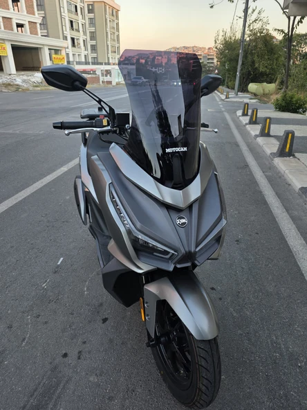 MOTOCAM Sym JET 14 EVO 200 PLUS Siperlik Ön Cam 2023-2025 Model 45cm Siyah Renkli 4mm - Resim 2