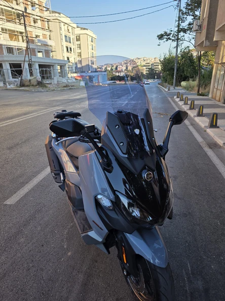 MOTOCAM Sym Maxsym TL 508 Siperlik Ön Cam 2022-2025 Model 65cm Füme Renkli 4mm - Resim 2