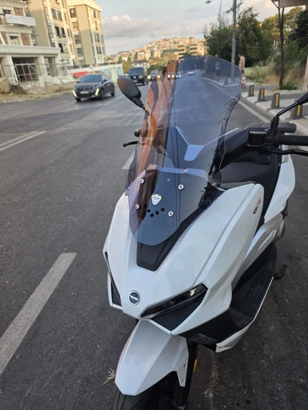 MOTOCAM RKS Vieste 249 Siperlik Ön Cam 2022-2025 Model 55cm Füme Renkli 4mm KISA SPOR CAM - Resim 3