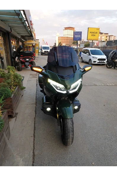 MOTOCAM Honda Goldwing Bagger Siperlik Ön Cam 2018-2023 Model 65cm Siyah Renkli 4mm UZUN BOYLU CAM ürün görseli