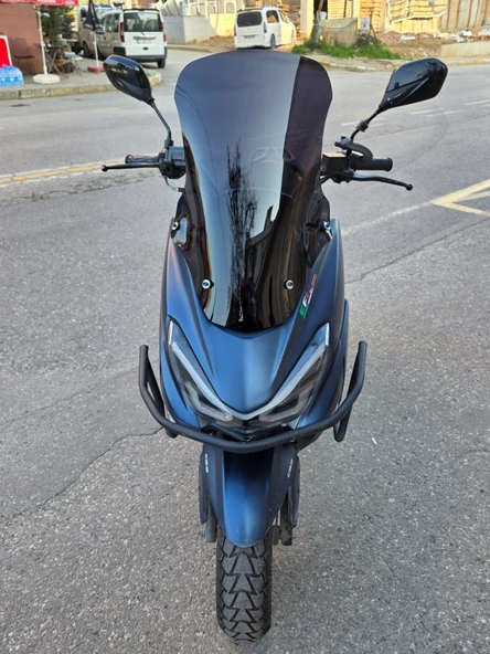 MOTOCAM RKS Newlight PRO Siperlik Ön Cam 2023-2025 Model 58cm Siyah Renkli 4mm ORİJİNAL BOYLU ürün görseli