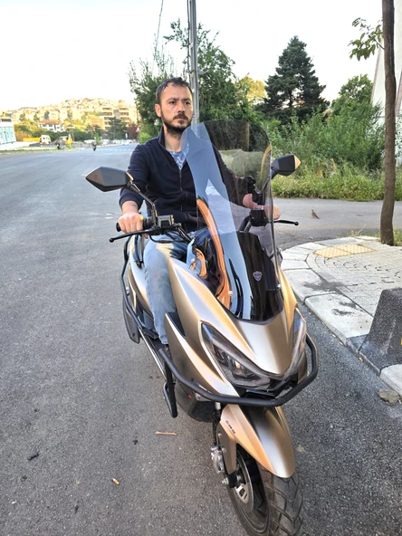 MOTOCAM RKS Newlight PRO Siperlik Ön Cam 2023-2025 Model 68cm açık füme Renkli 4mm ORTA BOYLU - Resim 2