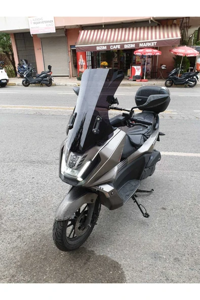 MOTOCAM kymco Skytown 125 Siperlik Ön Cam 2023-2025 Model 72cm Siyah Renkli 4mm UZUN CAM - Resim 3