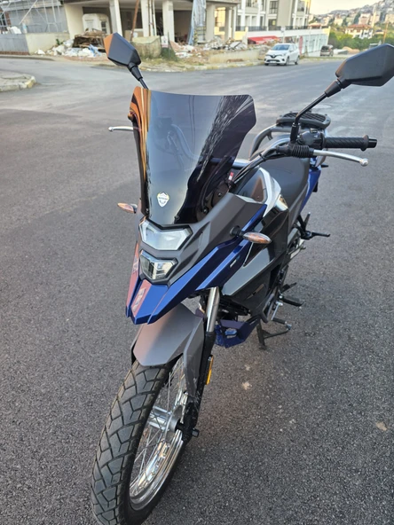 MOTOCAM SYM NHT 200 Siperlik Ön Cam 2023-2025 Model 30cm Siyah Renkli 4mm Spor Cam - Resim 3