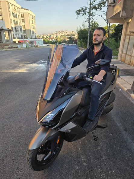 MOTOCAM Kymco Downtown GT 350 Siperlik Ön Cam 2025 Model 62cm Füme Renkli 4mm - Resim 3