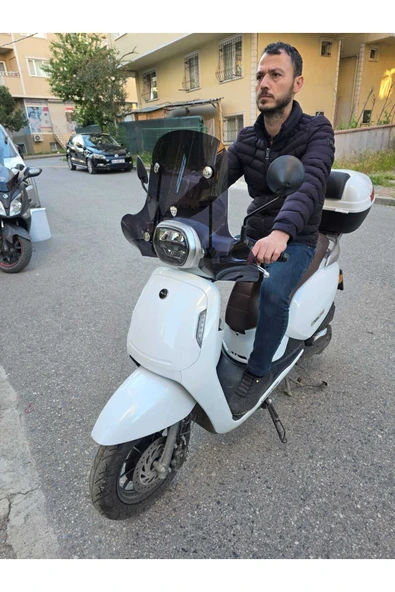 MOTOCAM RKS VPS 125 Siperlik Ön Cam 2022-2025 Model 42cm Siyah Renkli 4mm APARATSIZDIR - Resim 3