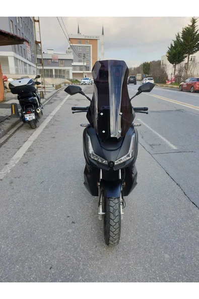 MOTOCAM Skyjet Rivero 125 Siperlik Ön Cam 2025 Model 57cm Siyah Renkli 4mm KISA SPOR CAM ürün görseli