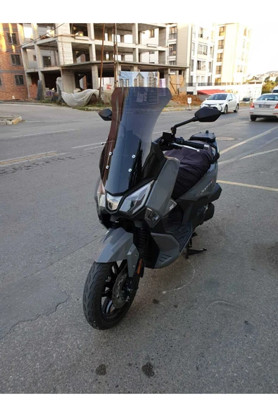 MOTOCAM SYM Joyride 300 Siperlik Ön Cam 2023-2025 Model 65cm Siyah Renkli 4mm ORTA BOYLU CAM - Resim 2