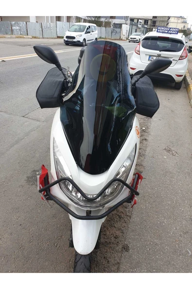 MOTOCAM Honda PCX Siperlik Ön Cam 2014-2017 Model 65cm Siyah Renkli 4mm ORTA BOYLU CAM ürün görseli