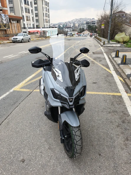 MOTOCAM SYM ADX 300 Siperlik Ön Cam 2024-2025 Model 65cm Şeffaf Renkli 4mm ORTA BOYLU CAM - Resim 2