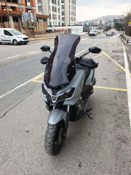 MOTOCAM SYM ADX 300 Siperlik Ön Cam 2024-2025 Model 65cm Siyah Renkli 4mm ORTA BOYLU CAM - Resim 3